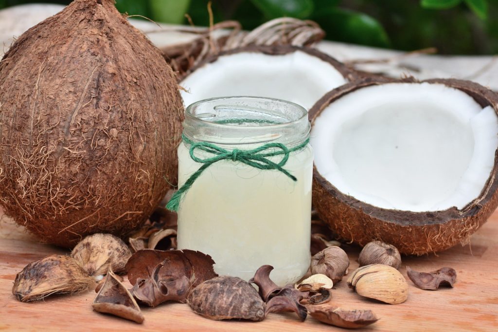 Olej kokosowy w słoiku