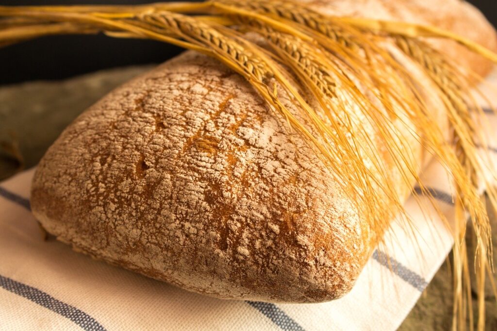 Chleb. Produkt z glutenem i bezglutenowy